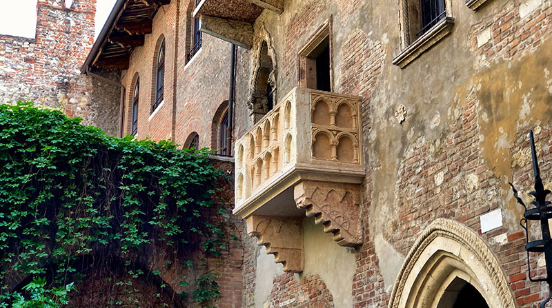 Verona: Architecture of the Striped City - Lions in the Piazza